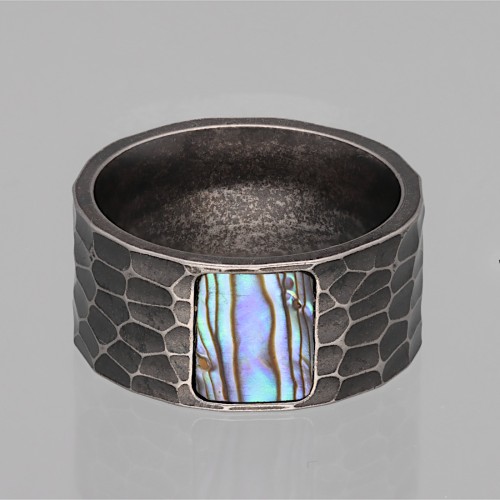 Obrączka stalowa z oczkiem z masy perłowej.jpg