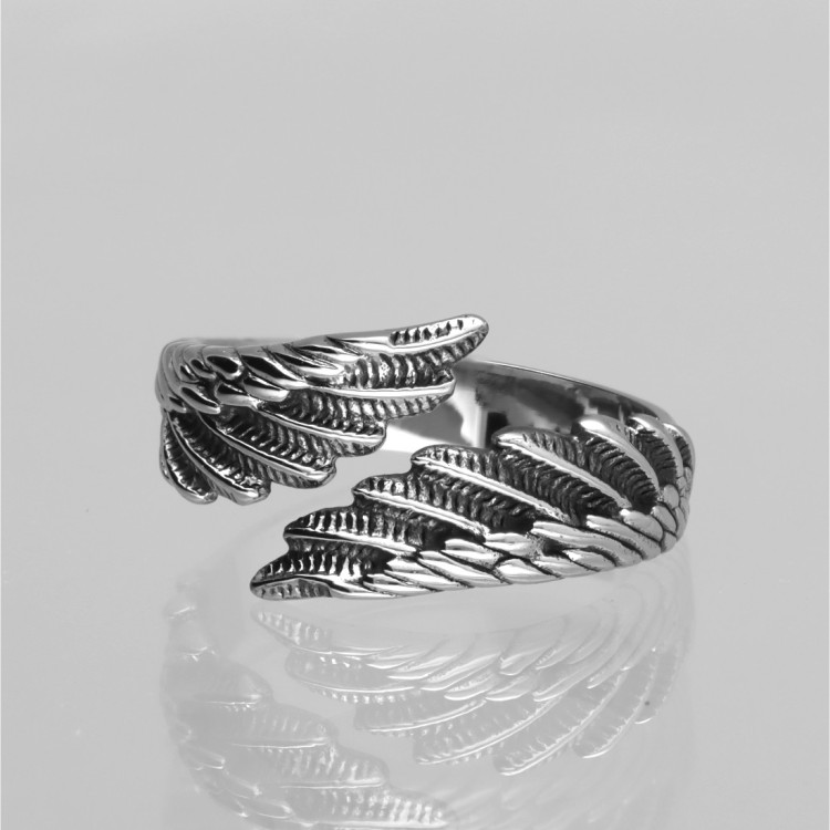 Stalowy pierścionek z motywem piór.jpg