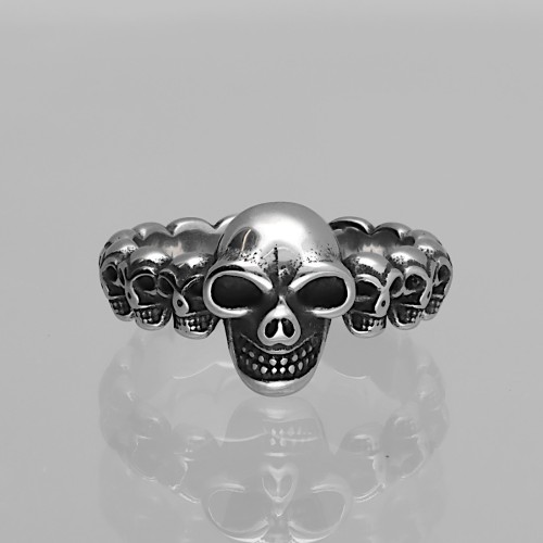 Oksydowana stalowa obrączka z czaszkami.jpg