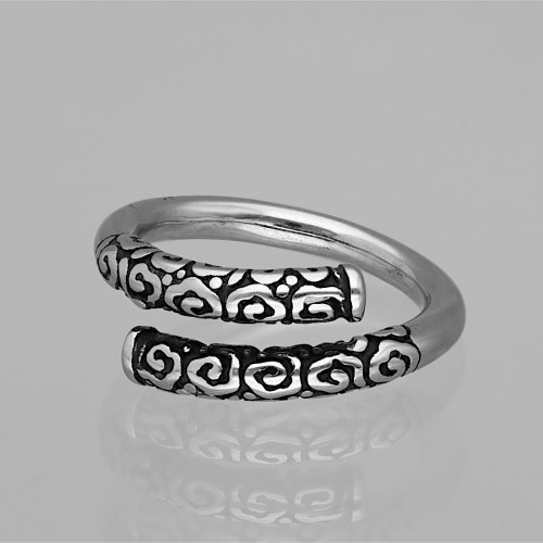 Obrączka stalowa z orientalnym motywem.jpg