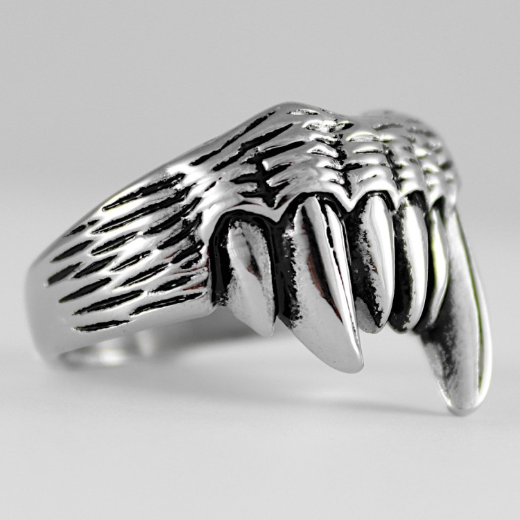 Srebrny sygnet stalowy kły.JPG