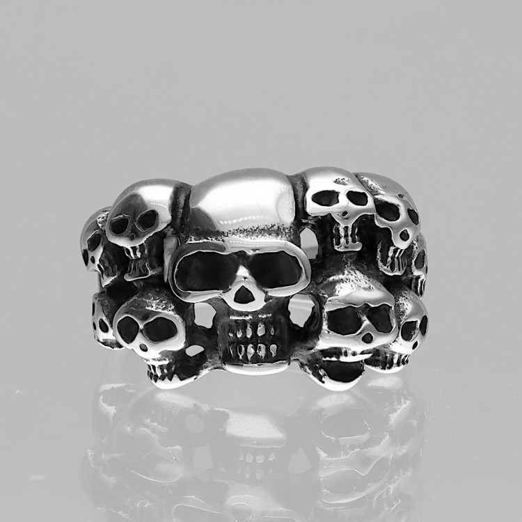 Srebrny sygnet z czaszkami.jpg