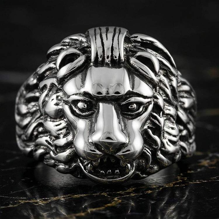 Srebrny sygnet stalowy z głową lwa