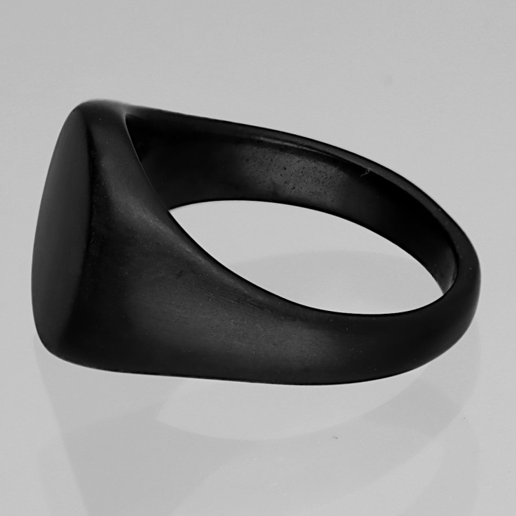 Matowy czarny sygnet stalowy z okrągłym frontem.jpg