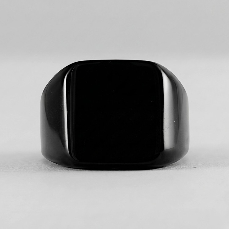 Czarny sygnet stalowy z kwadratowym frontem.jpg