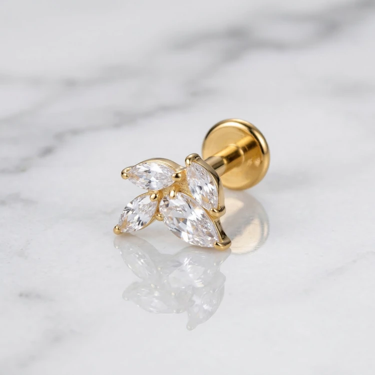 Labret tytanowy z czterema cyrkoniami Crystal o szlifie markizy.jpg