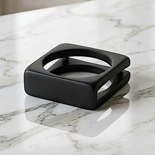 Czarna kwadratowa minimalistyczna obrączka ze stali z matowym wykończeniem.jpg