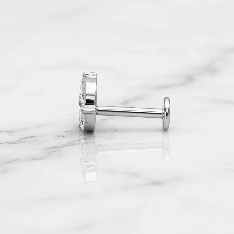 Labret tytanowy z trzech cyrkonii o szlifie markiza .jpg