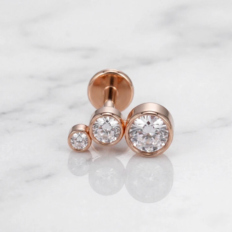 Labret tytanowy rose gold z trzema cyrkoniami Crystal.jpg