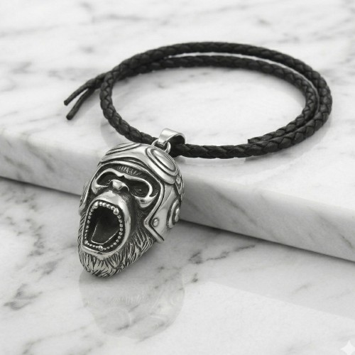 Zawieszka ze stali GORYL w lotniczym kasku.jpg