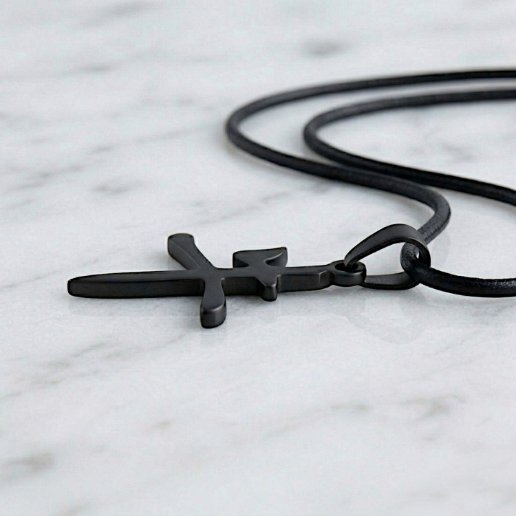 Czarna zawieszka ze stali chińskie KANJI ZNAK BYKA.jpg