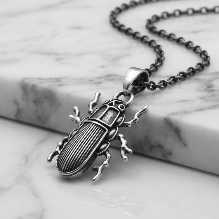 Stalowa zawieszka w kształcie skarabeusza