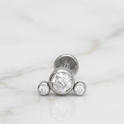 Labret ze stali szlachetnej z trzema cyrkoniami.jpg