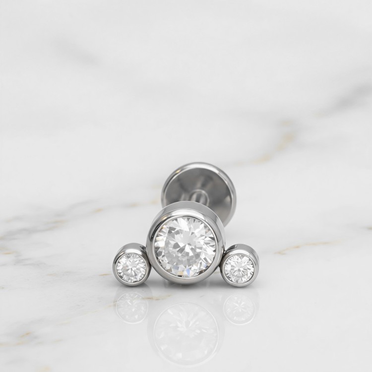 Labret ze stali szlachetnej z trzema cyrkoniami.jpg