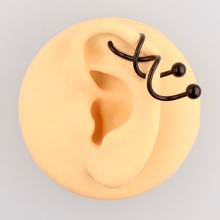 Czarny kolczyk stalowy do ucha industrial twister .jpg