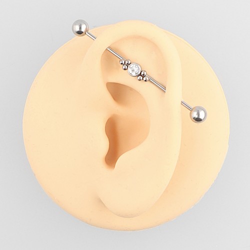 Kolczyk ze stali Industrial z cyrkonią i kuleczkami.jpg