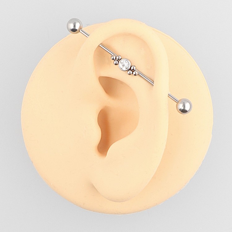 Kolczyk ze stali Industrial z cyrkonią i kuleczkami.jpg