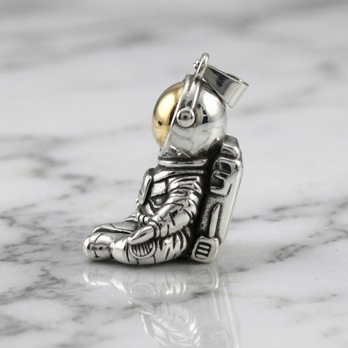 Zawieszka stalowa MEDYTUJĄCY ASTRONAUTA.jpg