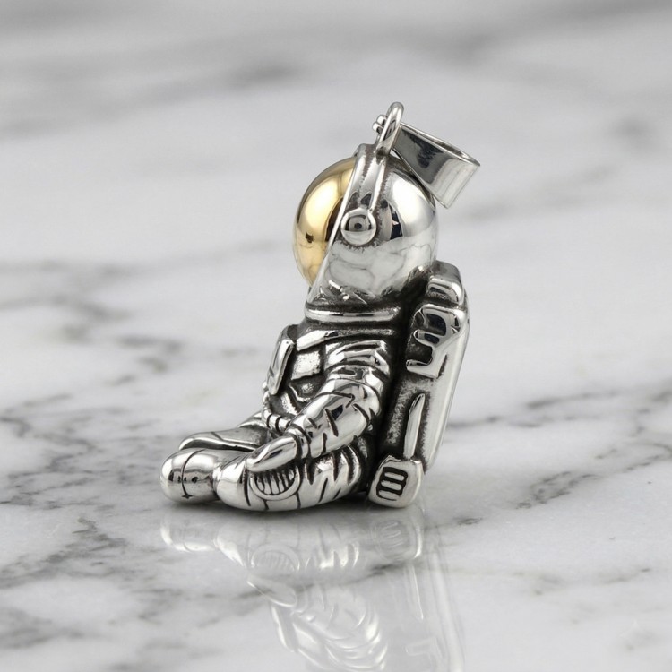 Zawieszka stalowa MEDYTUJĄCY ASTRONAUTA.jpg