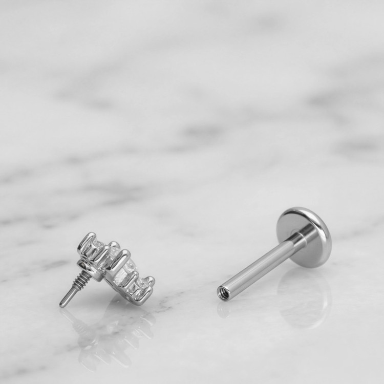 Labret ze stali szlachetnej TRÓJKĄT z 4 cyrkonii.jpg