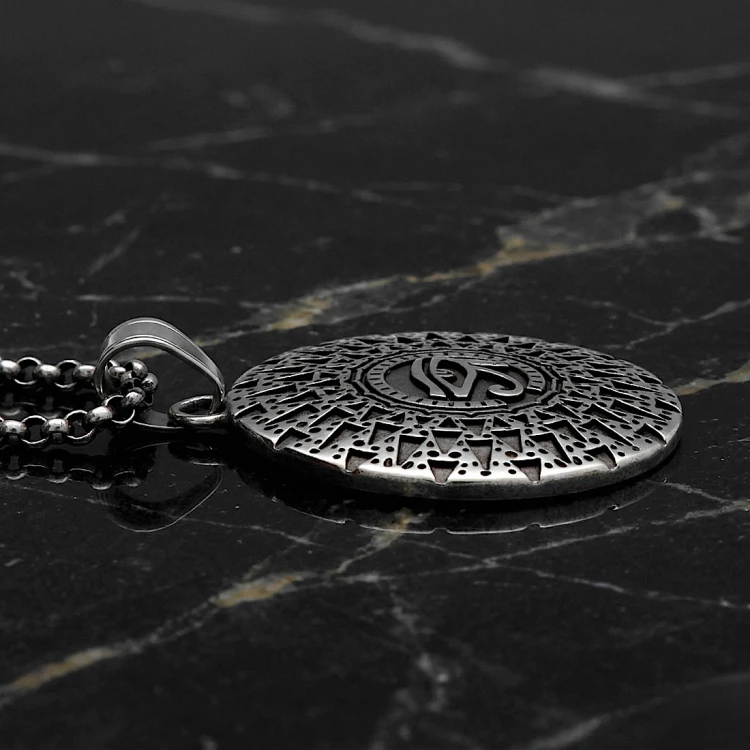 Medalion motywem OKA HORUSA ze stali szlachetnej