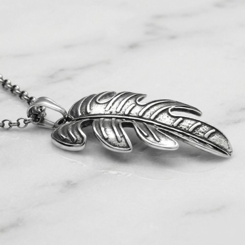 Stalowa zawieszka w kształcie liścia monstery