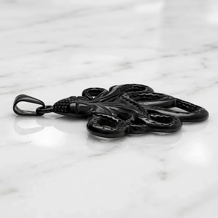 Czarna zawieszka ze stali w kształcie ośmiornicy