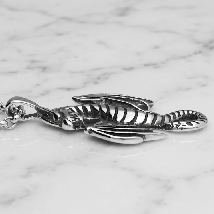 Stalowa zawieszka w kształcie smoka ze skrzydłami