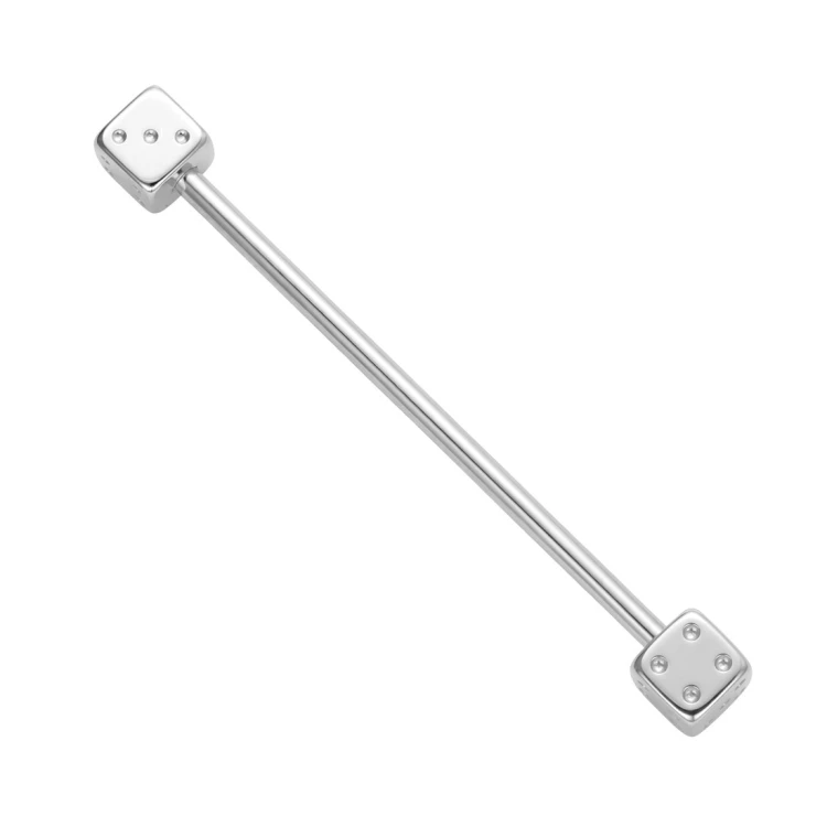 Srebrny kolczyk typu industrial ze stali z motywem kostek do gry