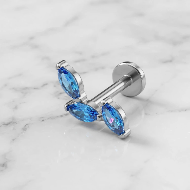 Labret tytanowy z trzema błękitnymi cyrkoniami marquise