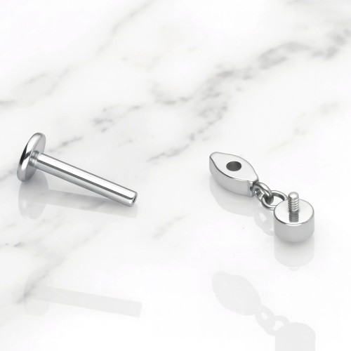 Labret tytanowy minimalistyczny z wiszącą cyrkonią