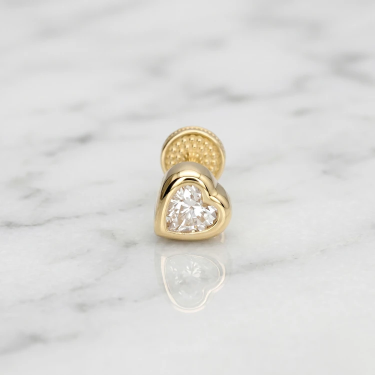 Labret ze złota 14K w kształcie serduszka z cyrkonią