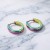 Kółka huggie w kolorach benzyny ze stali 2 x 16 mm - profil półokrągły