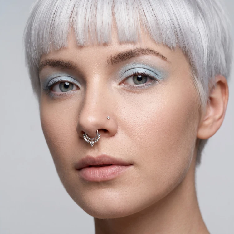Tytanowy kolczyk do septum typu clicker z ozdobnymi kuleczkami