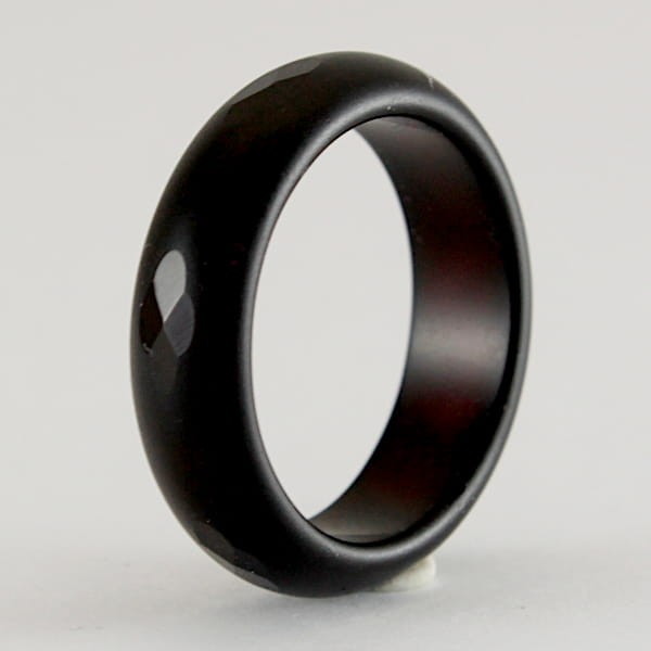 Czarna obrączka z trawionego Agatu.jpg